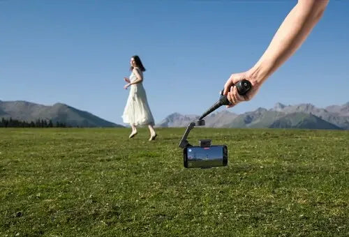 DJI OSMO Mobile 8 - Trio-Axis Gimbal